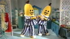 S3 E21: Singing Bananas