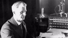 S1 E9: James Scullin
