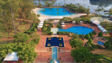 S2023 E11: Prague, Hawaii, Gold Coast