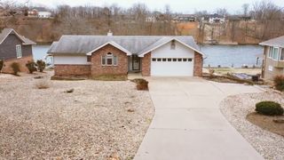 Lakefront Bargain Hunt