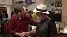 S17 E14: Pawn in the USA