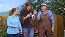 S5 E2: Possum Meets Neighbour