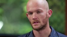 S39 E13: One Helluva Day, Crook Deal