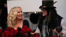 S16 E17: A Band of Housewives